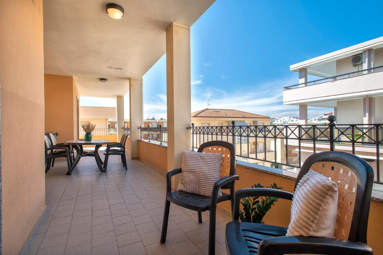 Le Terrazze Apartments Алгеро Екстериор снимка