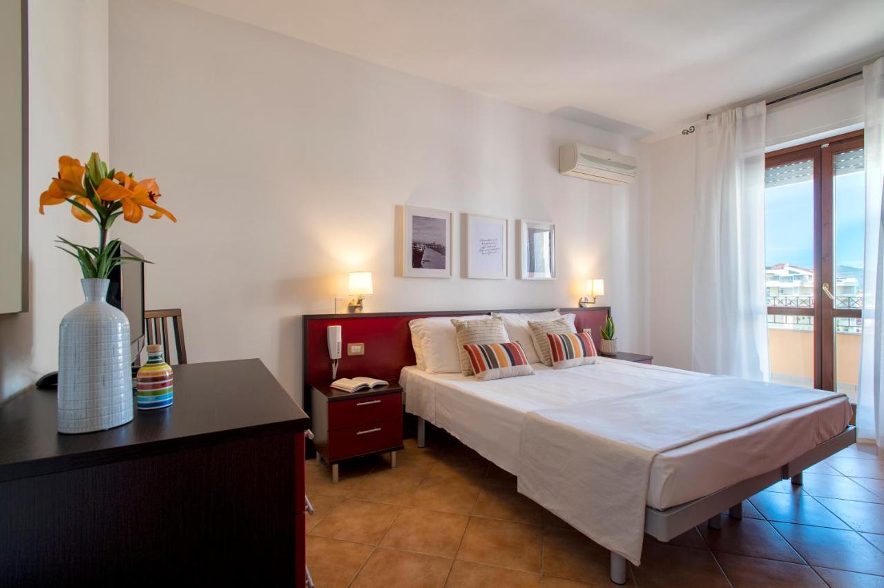 Le Terrazze Apartments Алгеро Екстериор снимка