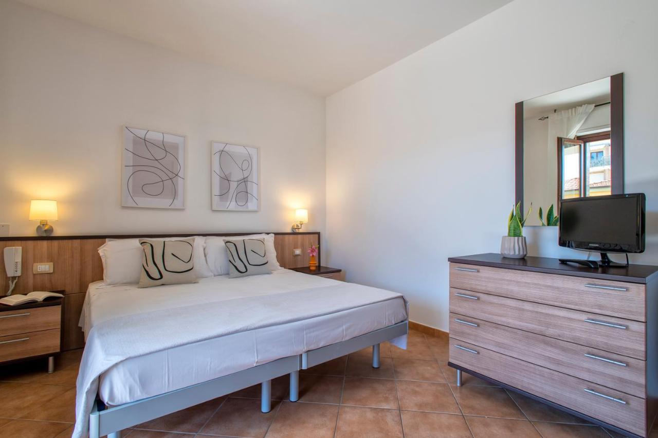Le Terrazze Apartments Алгеро Екстериор снимка