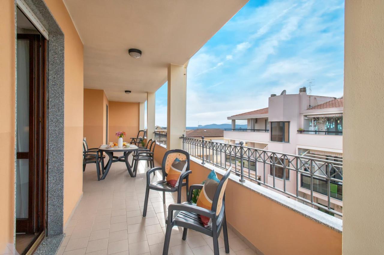 Le Terrazze Apartments Алгеро Екстериор снимка