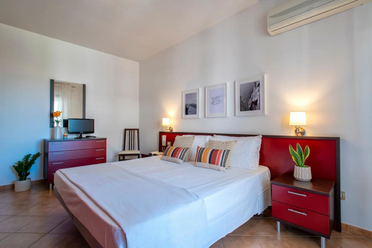 Le Terrazze Apartments Алгеро Екстериор снимка