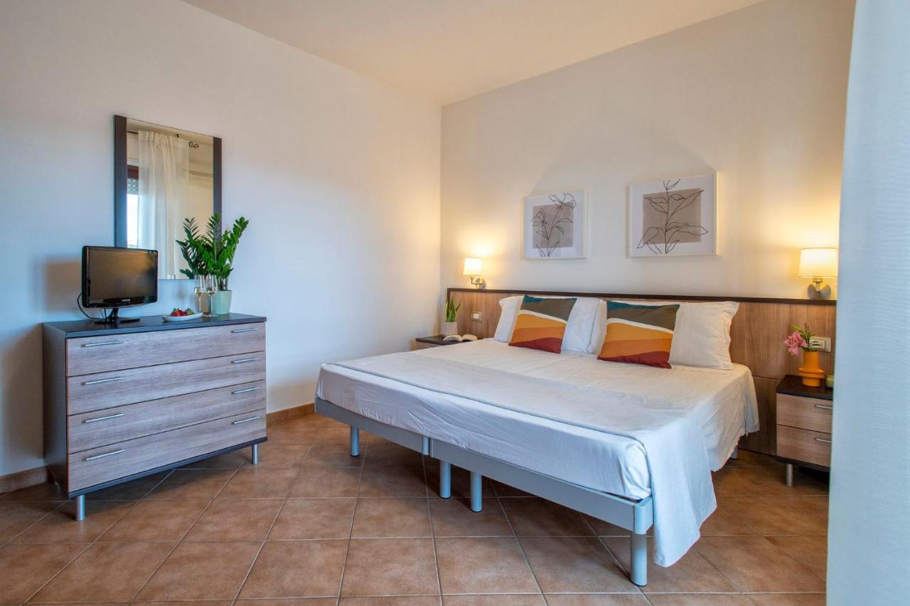 Le Terrazze Apartments Алгеро Екстериор снимка